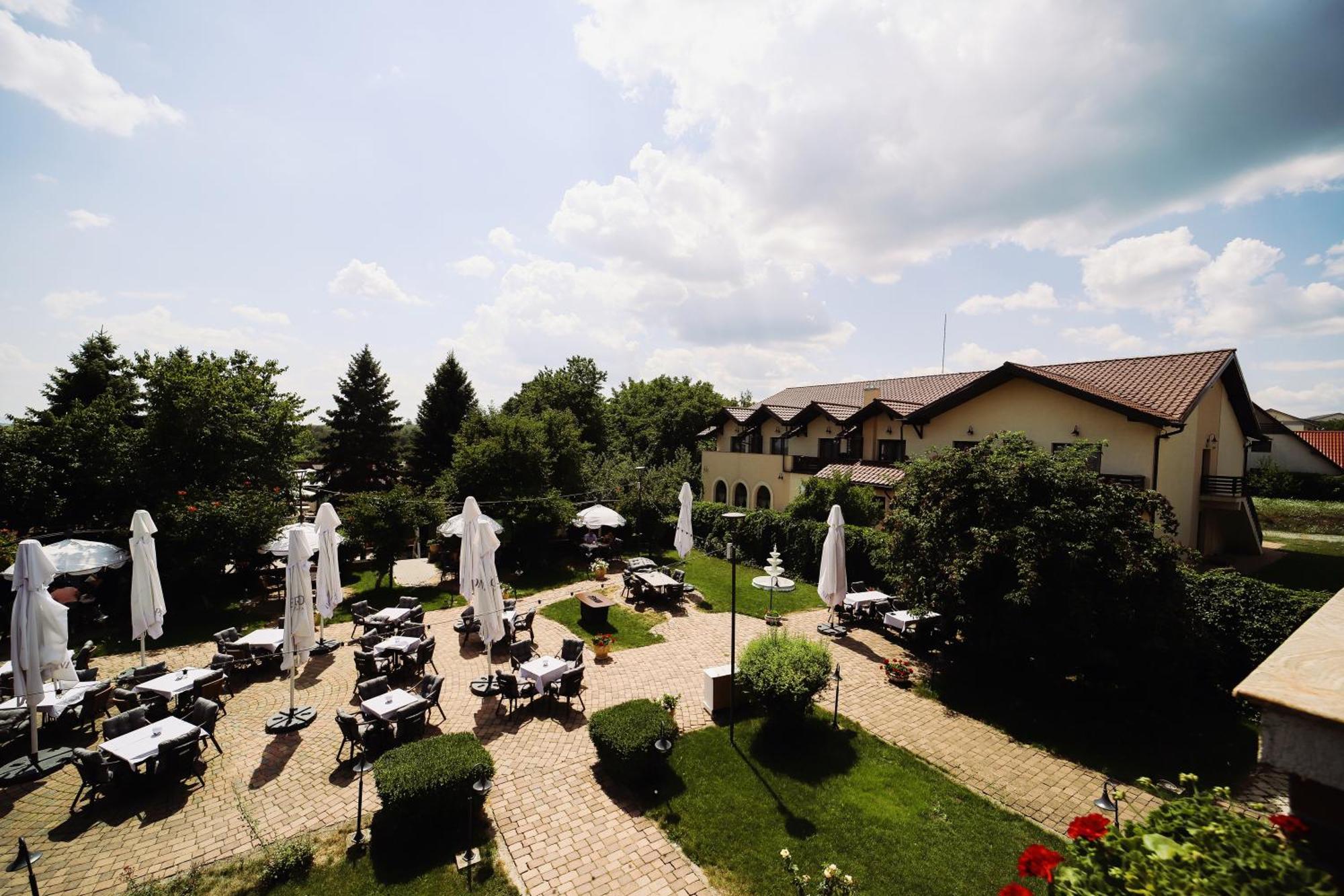 C&C Karo Resort Bacău Exterior foto